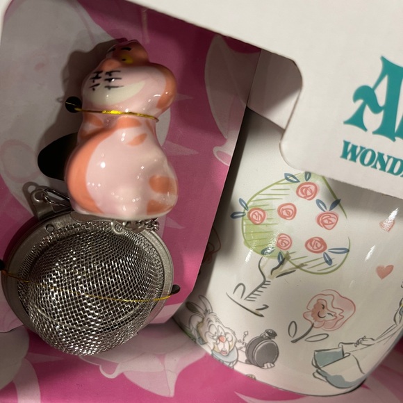 Disney Alice in Wonderland Roses Mug and Cheshire Cat Tea Infuser Set in Box NEW - Picture 4 of 5
